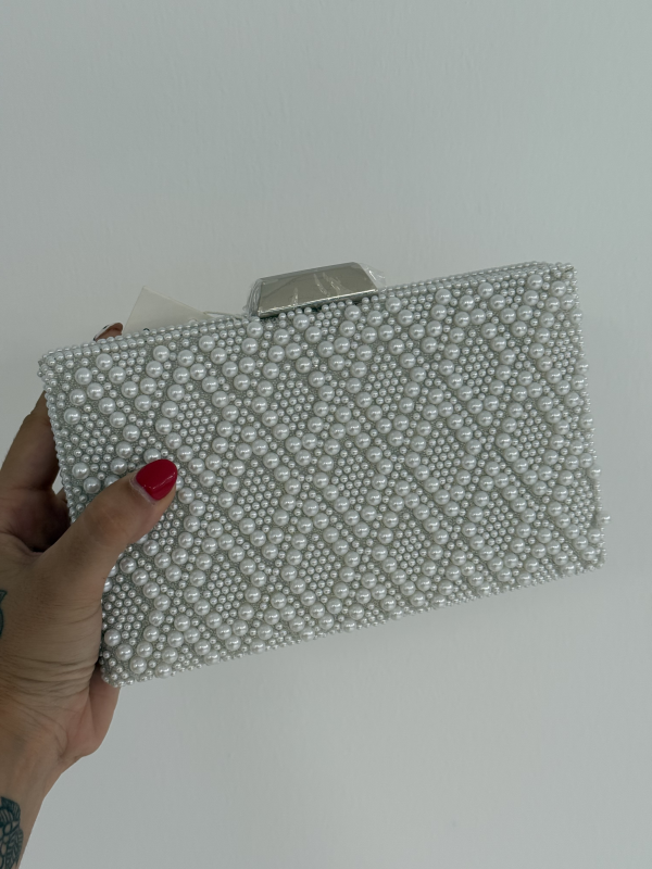 CARTERA DE MANO PERLAS